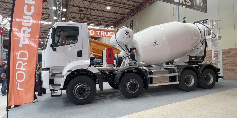 hormigonera 4 ejes Ford Trucks F Line