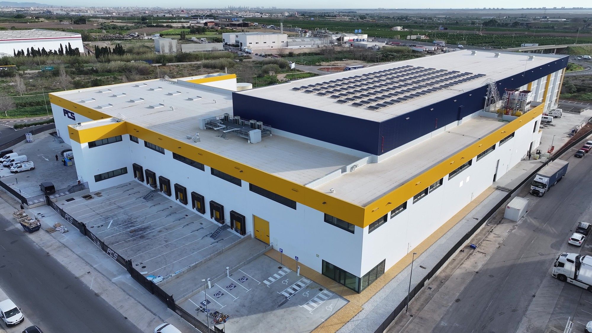 El nuevo centro se ha desarrollado sobre una parcela de 21.270 m2 y cuenta con una superficie construida de 15.600 m2 en esta primera fase.