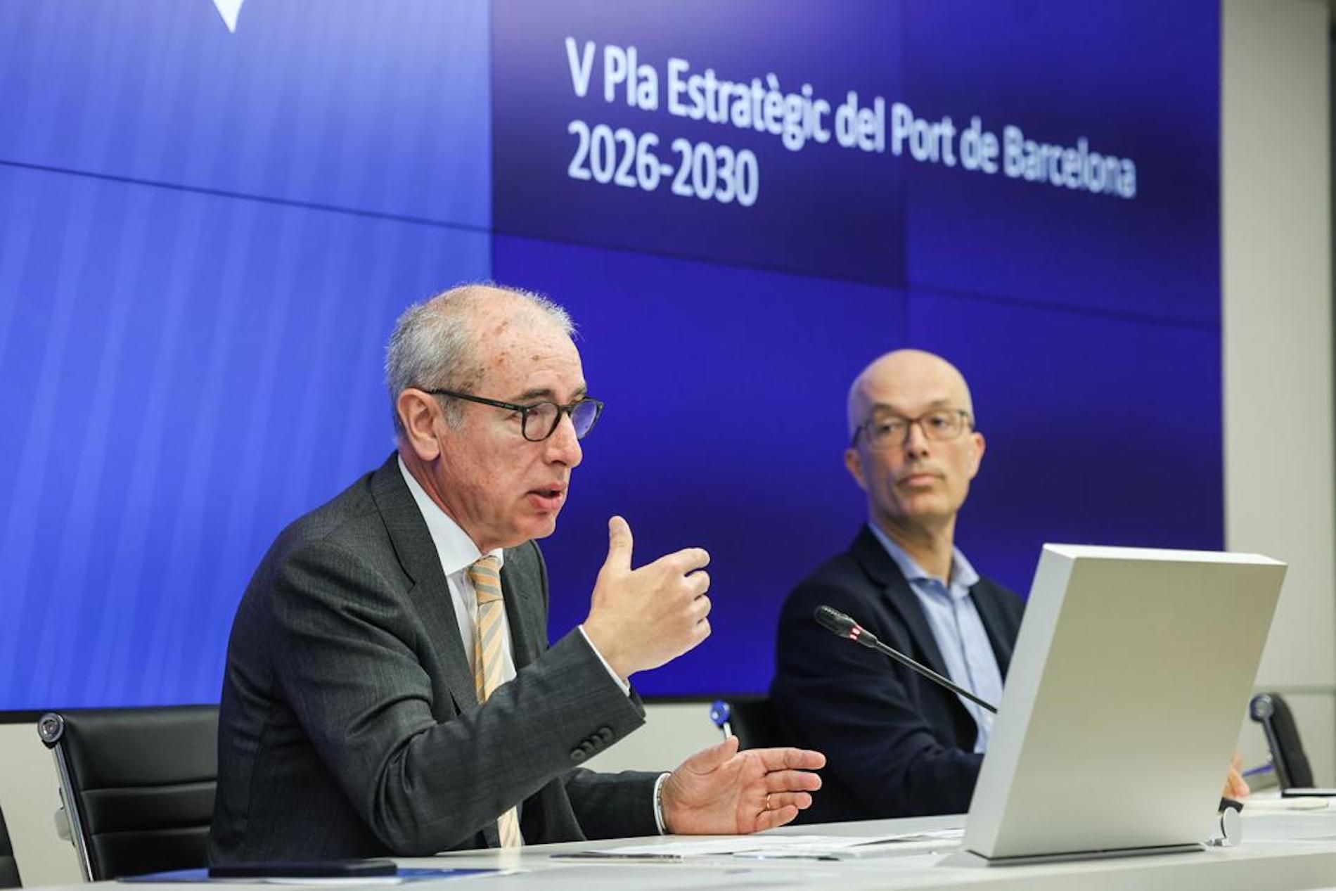 El documento define la hoja de ruta para transformar el puerto durante los próximos años.