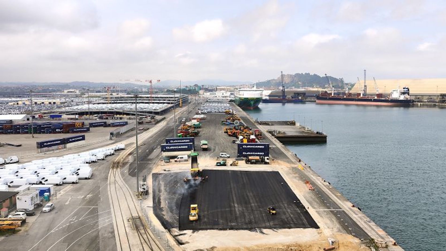 Los trabajos suponen la rehabilitación completa de un muelle que cuenta ya con veinte años de antigüedad.