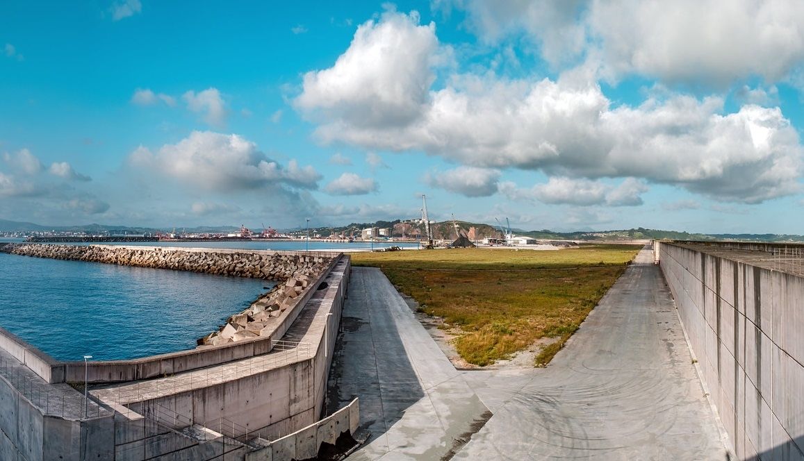 Muelle Romualdo Alvargonzalez puerto Gijon