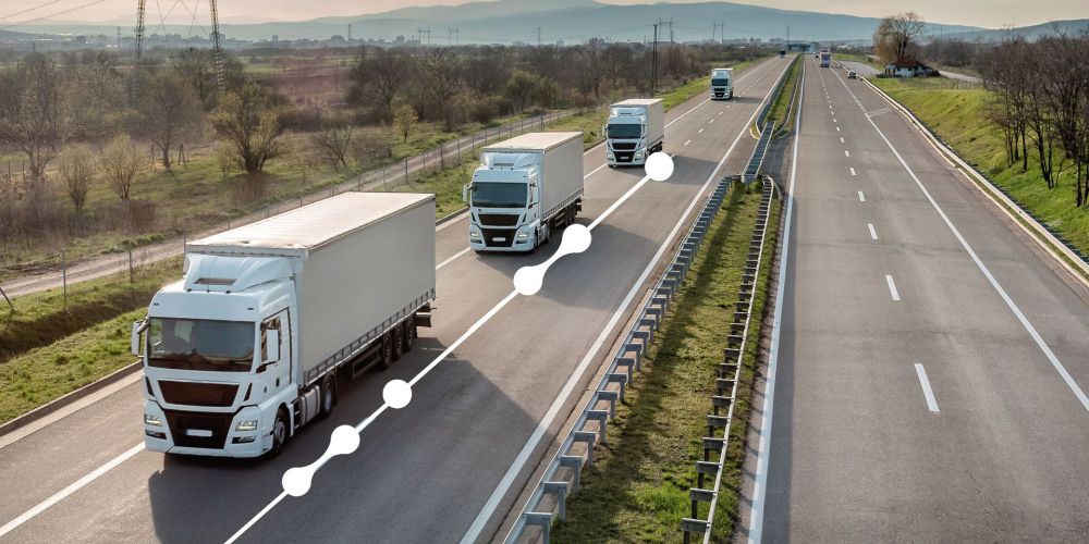 Webfleet camiones en autopista con metadatos