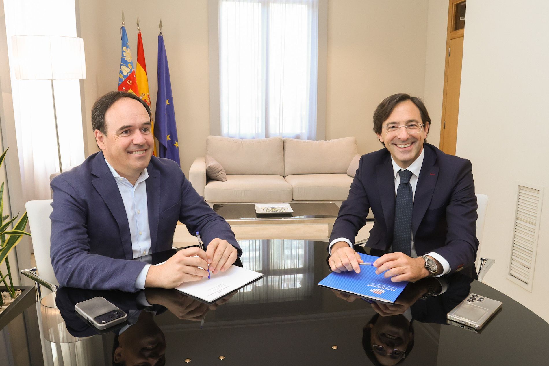 El Ejecutivo valenciano da su apoyo al crecimiento de la rada alicantina.