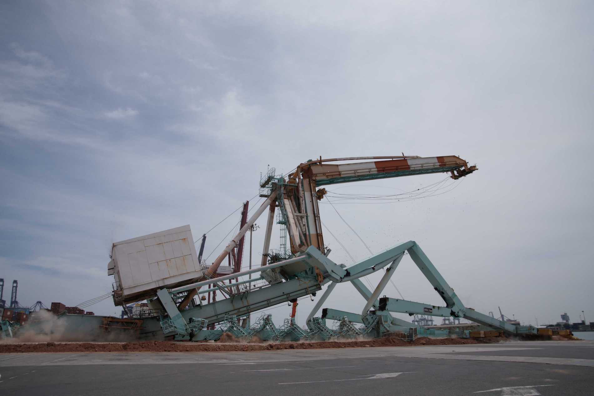 Abatimiento controlado grua APM Terminals Valencia