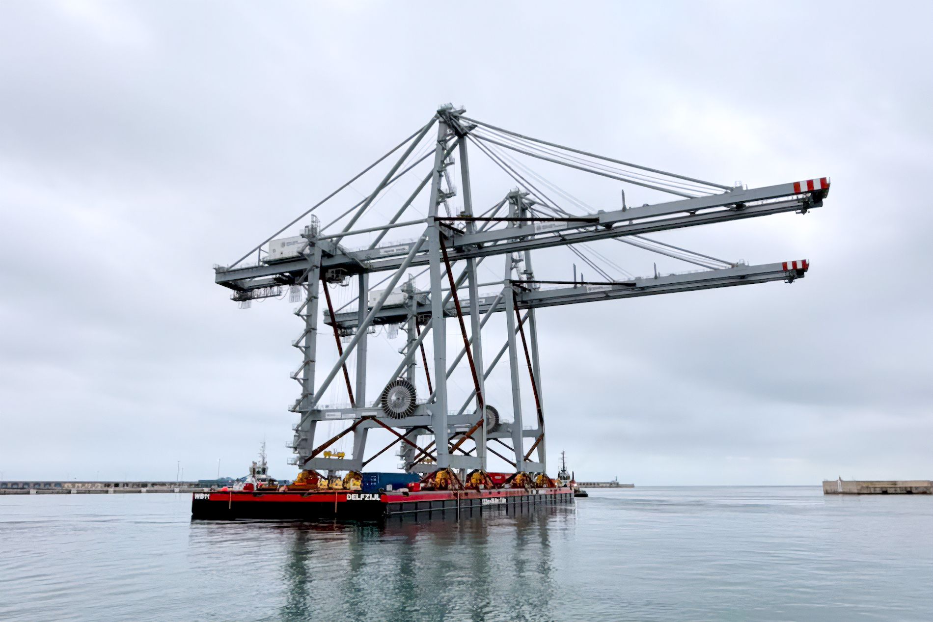 transporte gruas DP puerto Tarragona