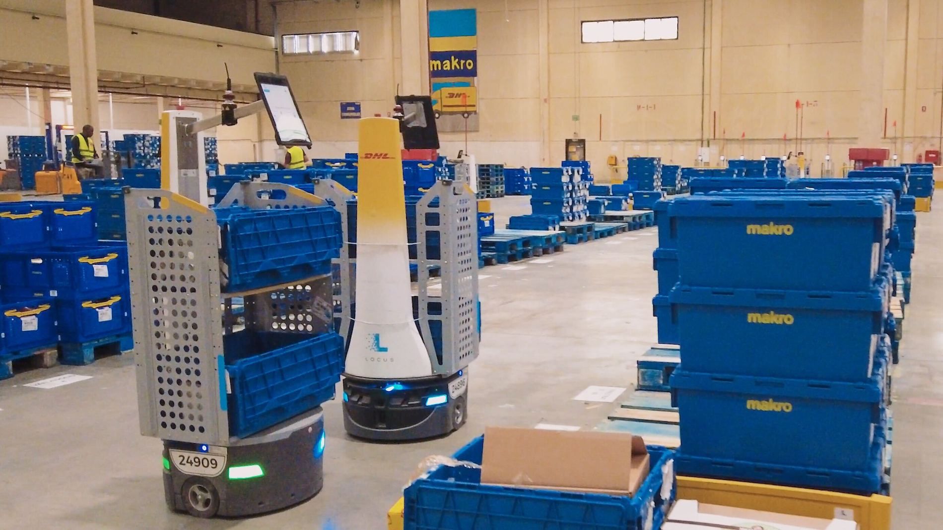 Locus Robotics DHL Makro Quer
