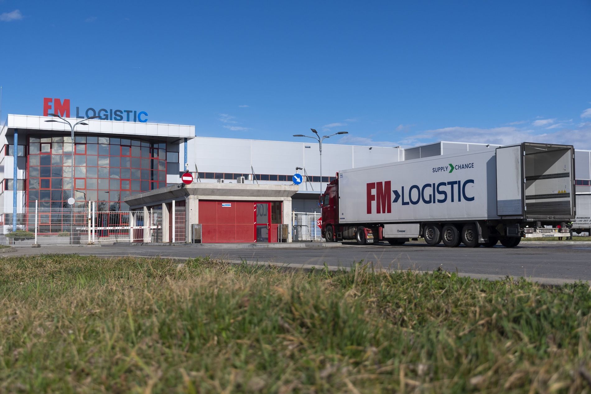 FM Logistic centro logistico camion