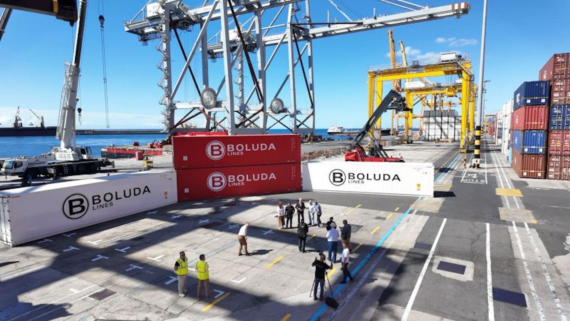 Las dos grúas STS tienen un alcance de hasta 22 contenedores de manga.