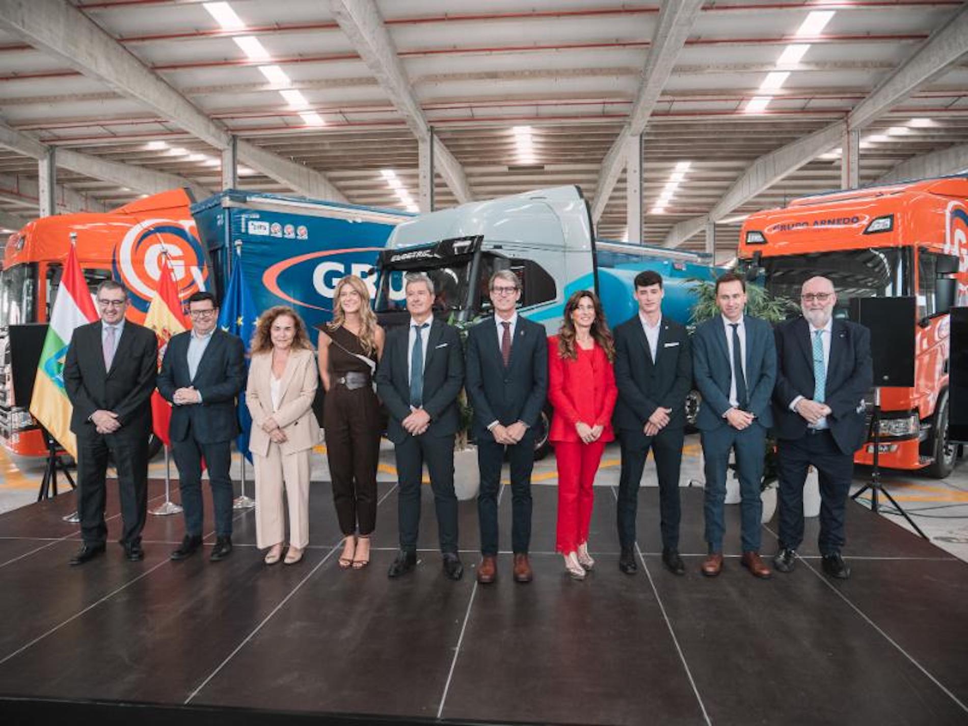 El complejo se halla en un enclave estratégico junto a la carretera N-232.