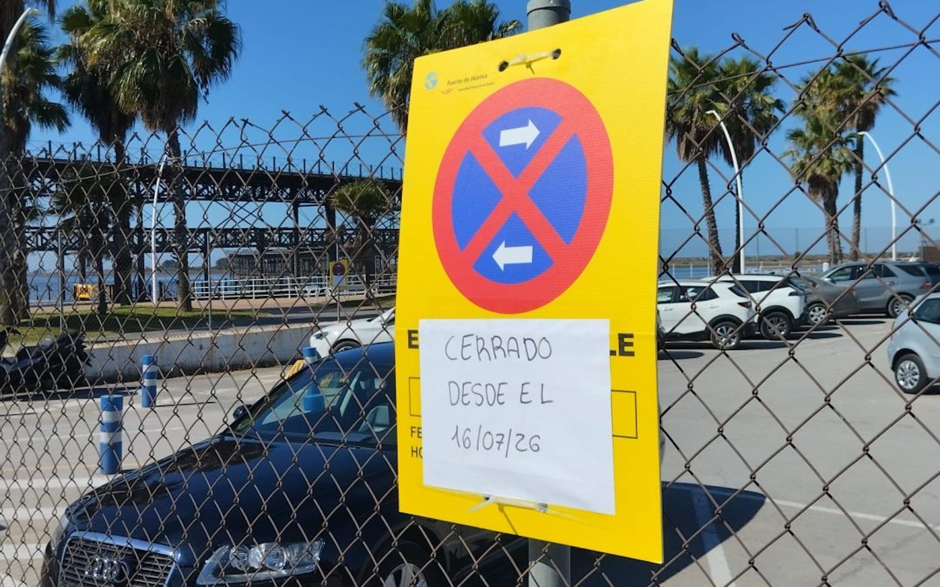 aoarcamiento cerrado puerto Huelva