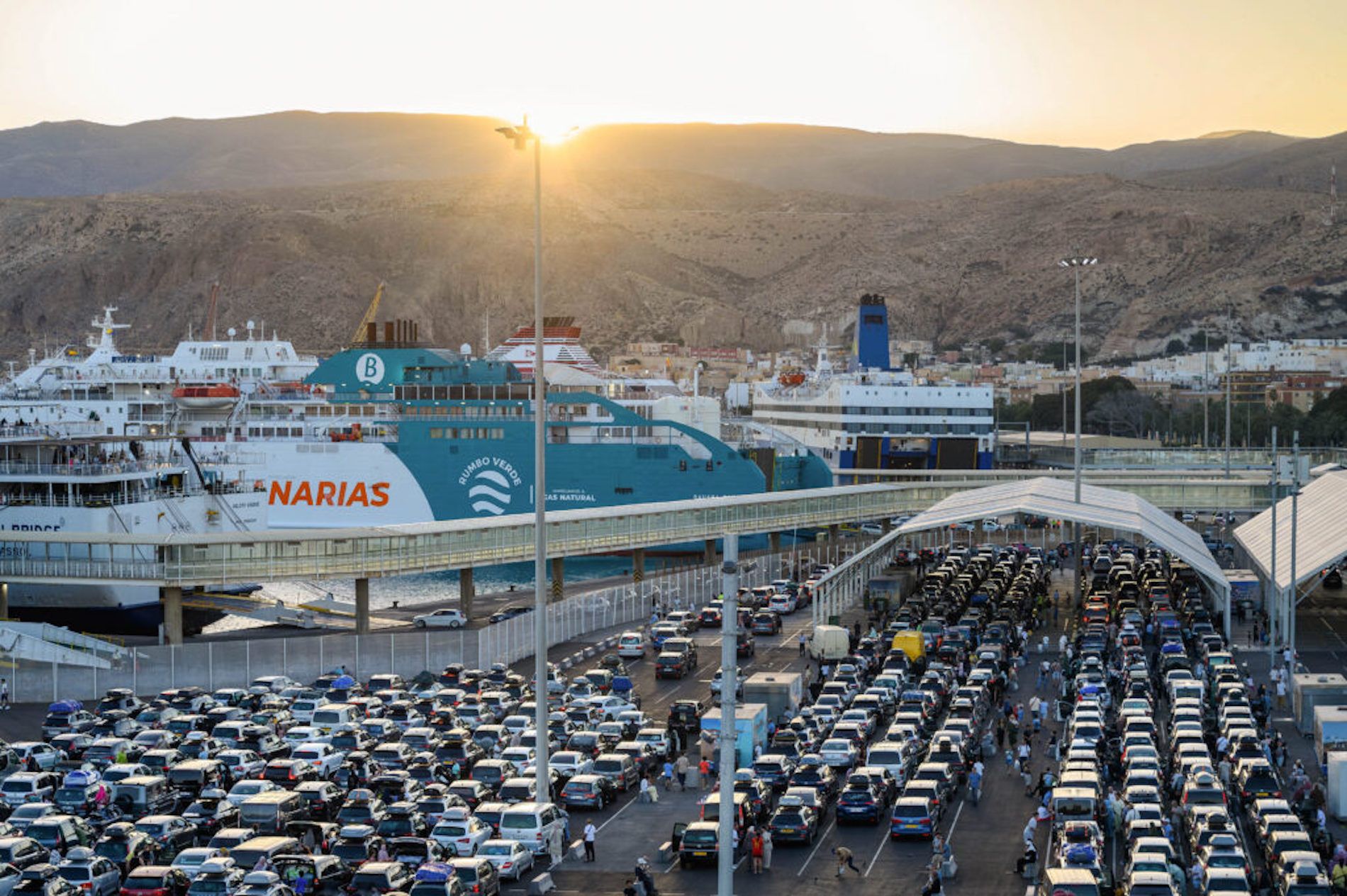 La Operación Paso del Estrecho representa en torno al 65% de los pasajeros anuales del puerto de Almería.