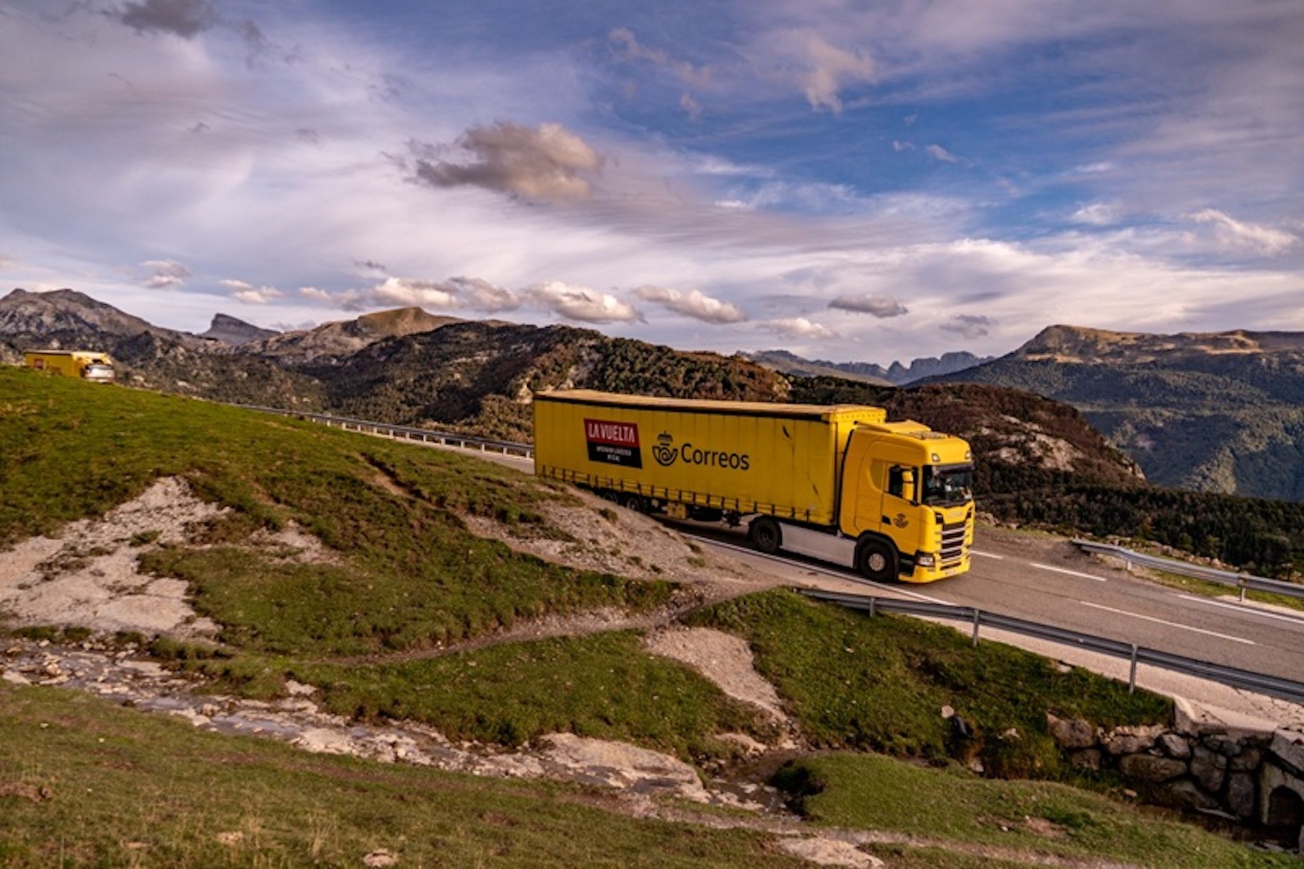 camion Correos La Vuelta 2026