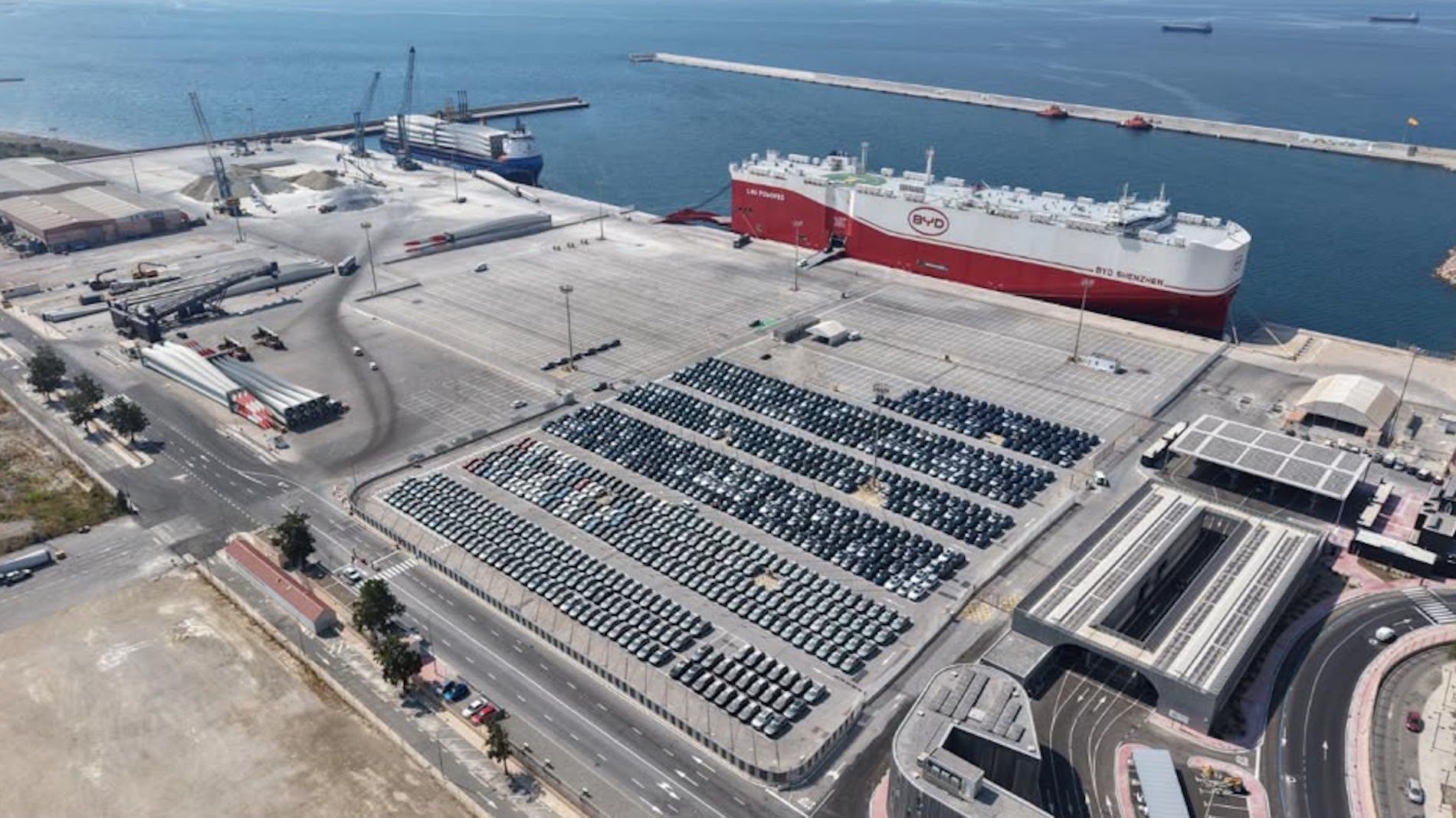 El puerto de Motril sigue afianzándose como un enclave estratégico para la logística del automóvil.