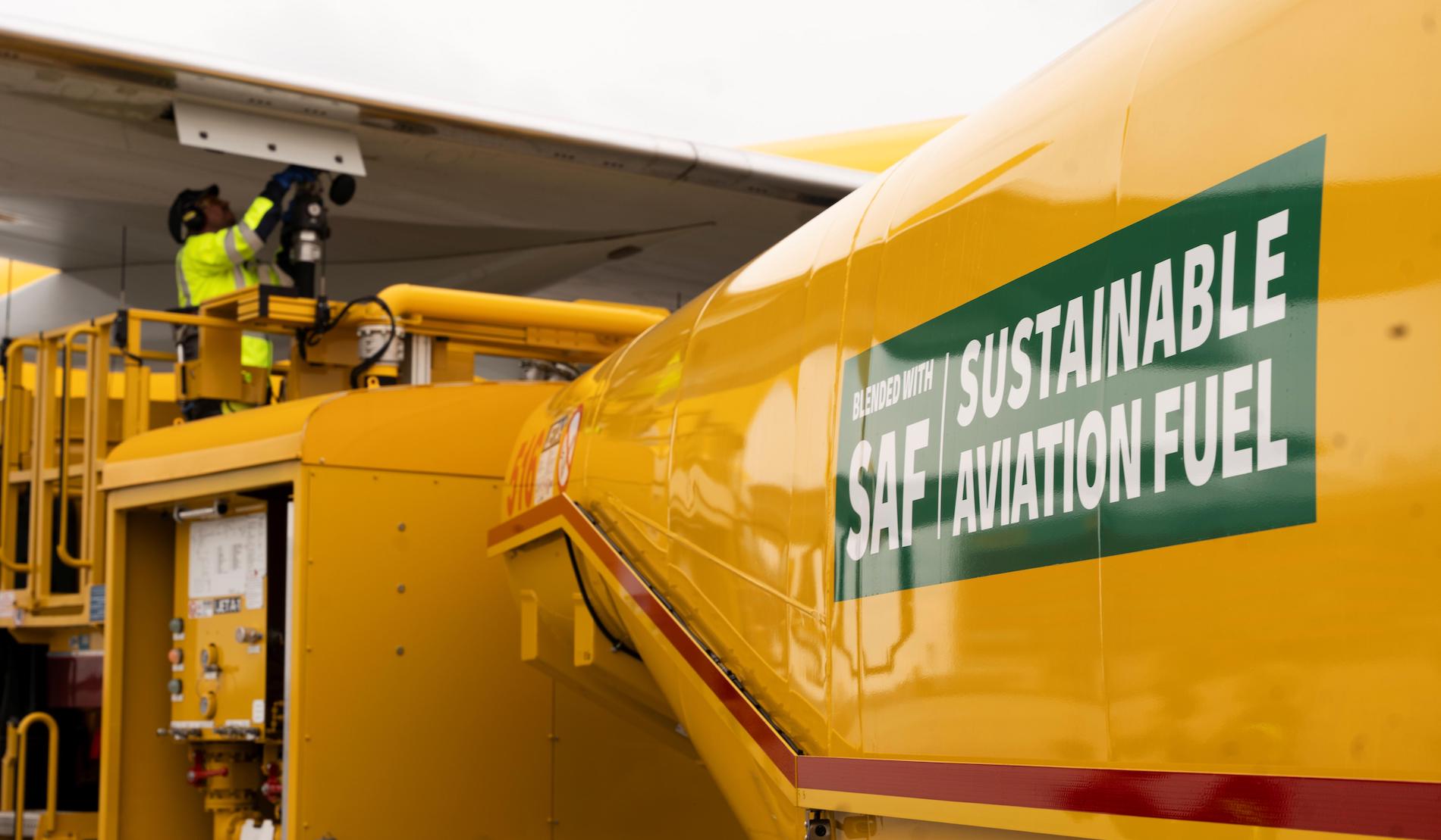 DHL defiende que el mecanismo también le permite transferir los beneficios ambientales de los combustibles bajos en carbono utilizados en su red a sus clientes.