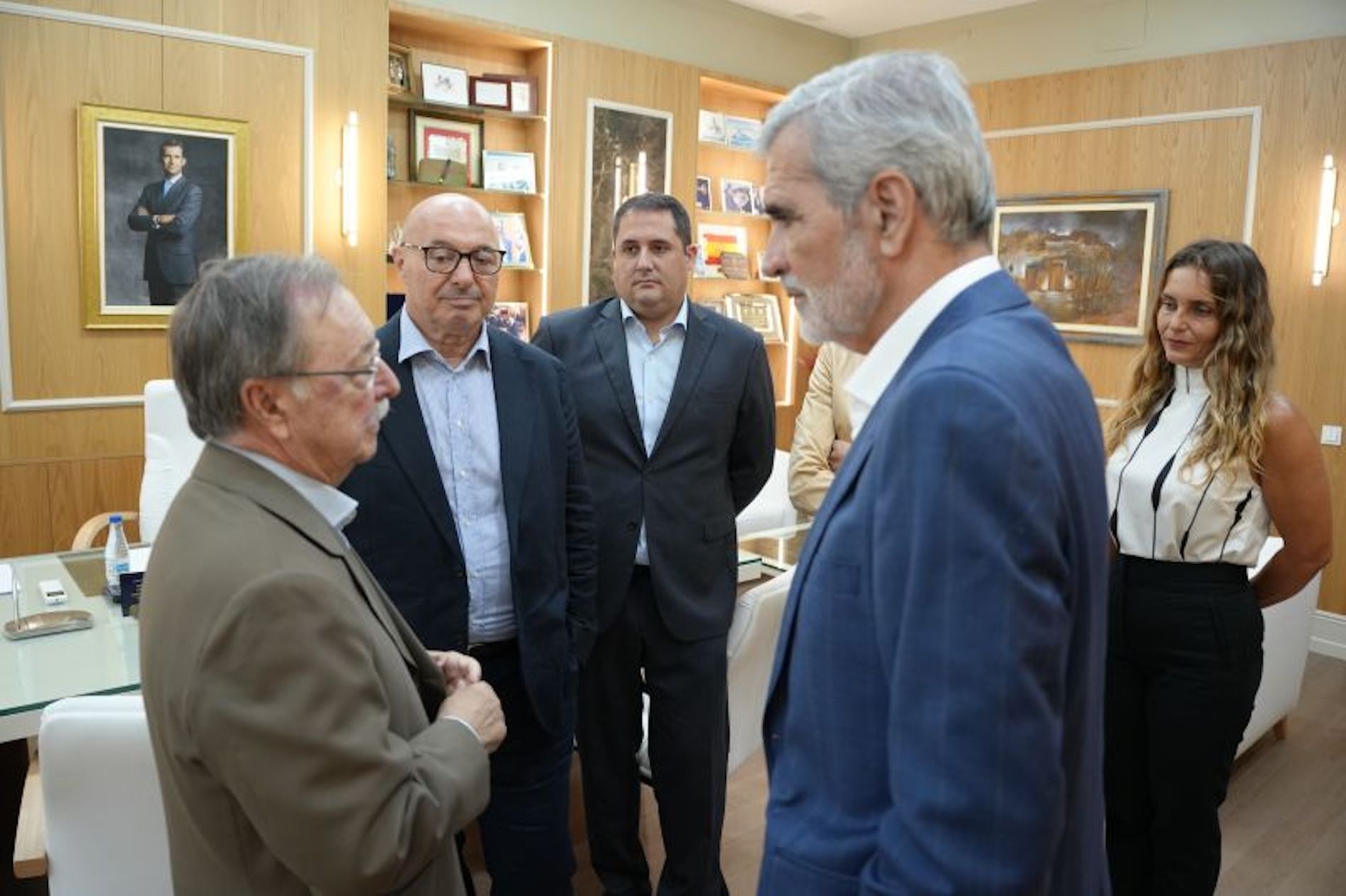 El presidente de Balearia, Adolfo Utor, ha mantenido reuniones con las autoridades ceutíes.
