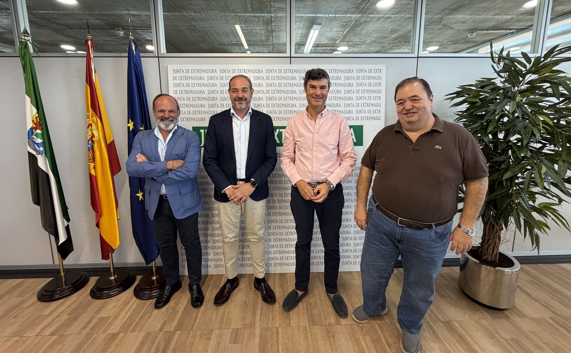 Miembros del Ejecutivo regional han recibido esta semana a representantes de AGT y Asemtraex.