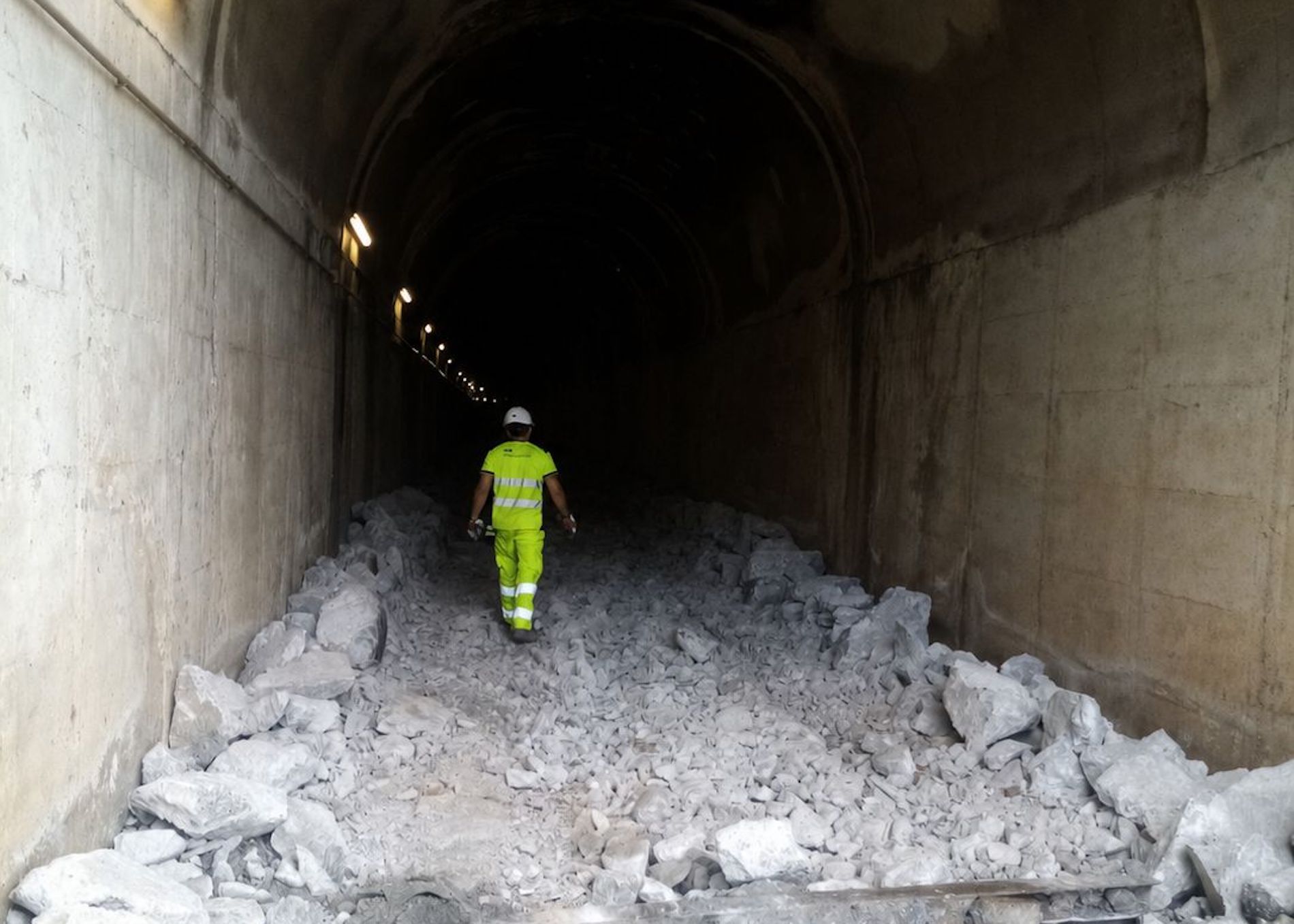 obra Comsa tunel ferroviario acceso Pasajes