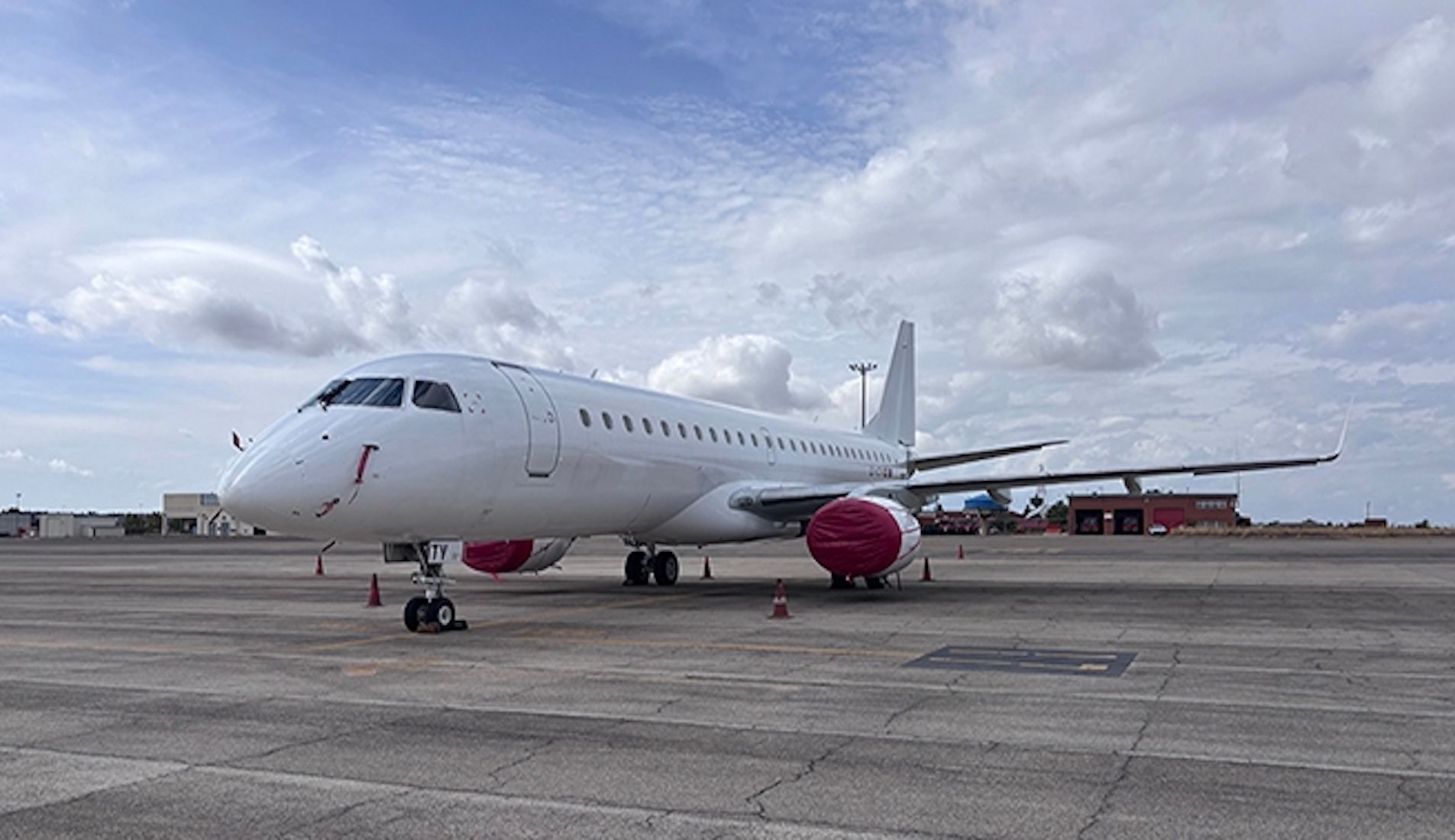 La actividad de la nueva base comenzó a mediados de este mismo mes de agosto con la asistencia a un avión Embraer 190.