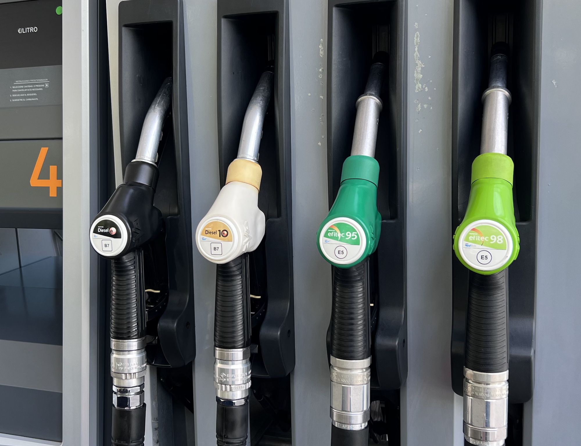 surtidores combustible ee.ss.