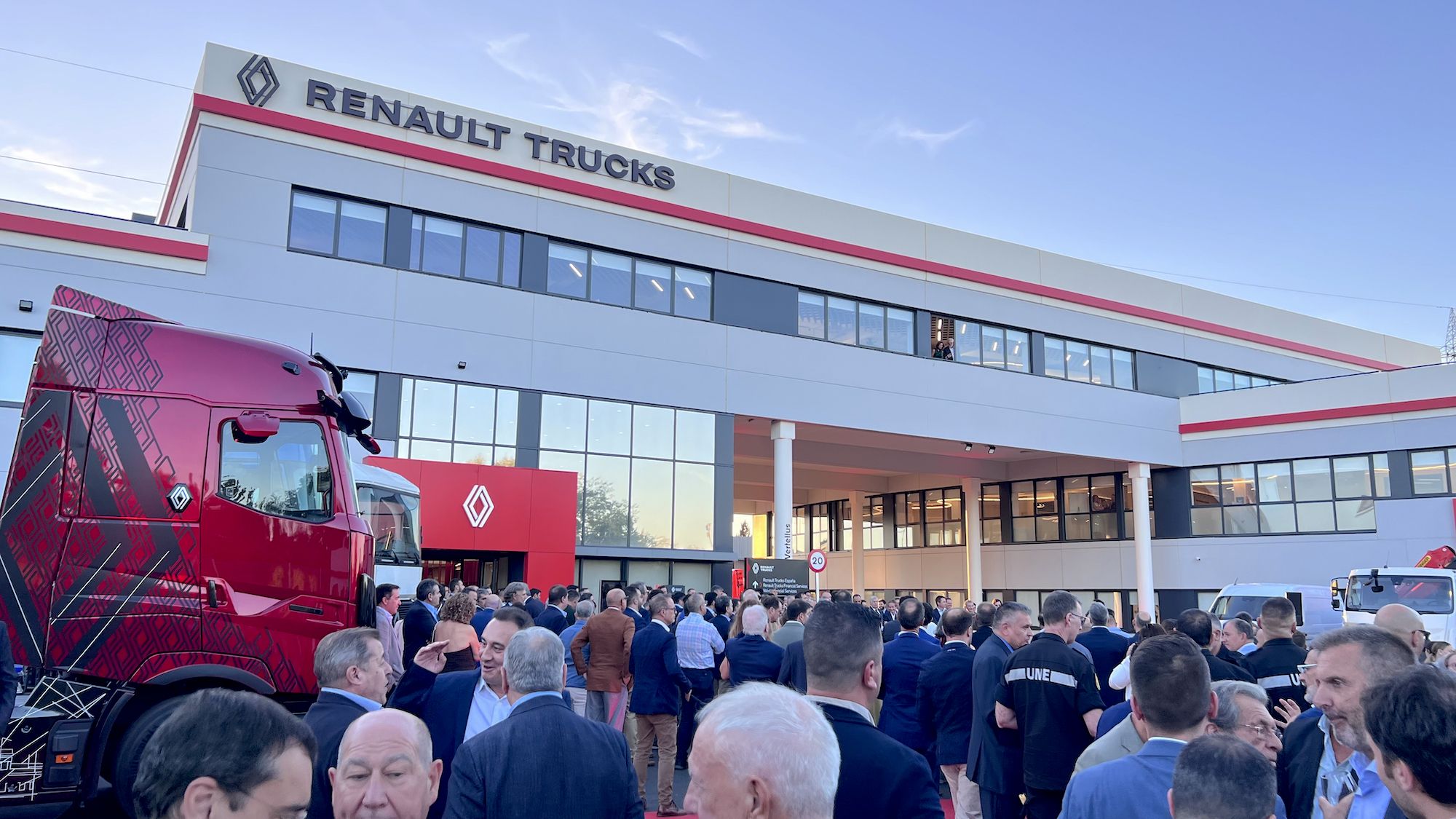 En esta nueva sede de Getafe, Renault Trucks concentra venta, financiación, posventa y formación.