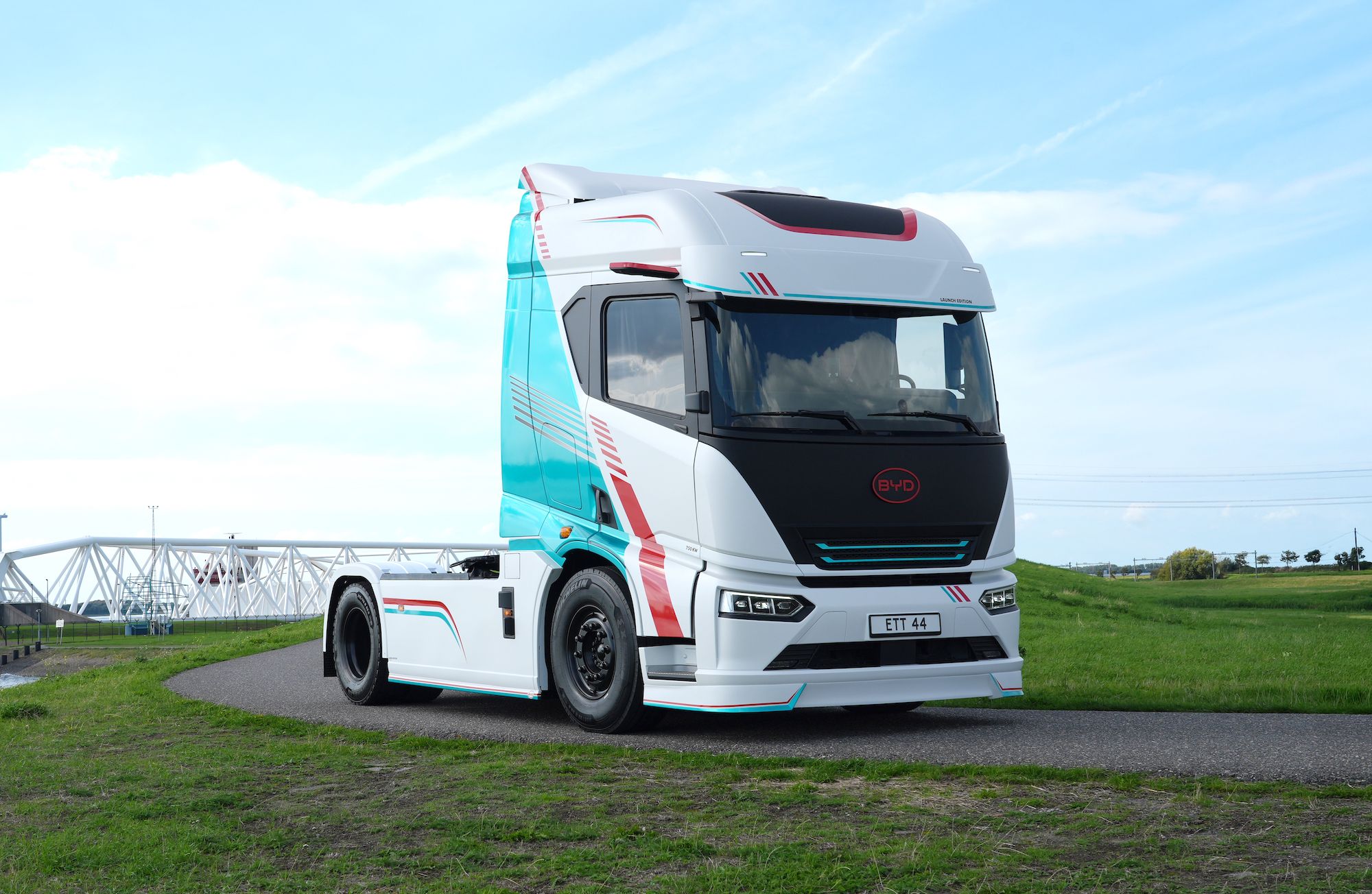 El BYD ETT44  ofrece hasta 600 kilómetros de autonomía.