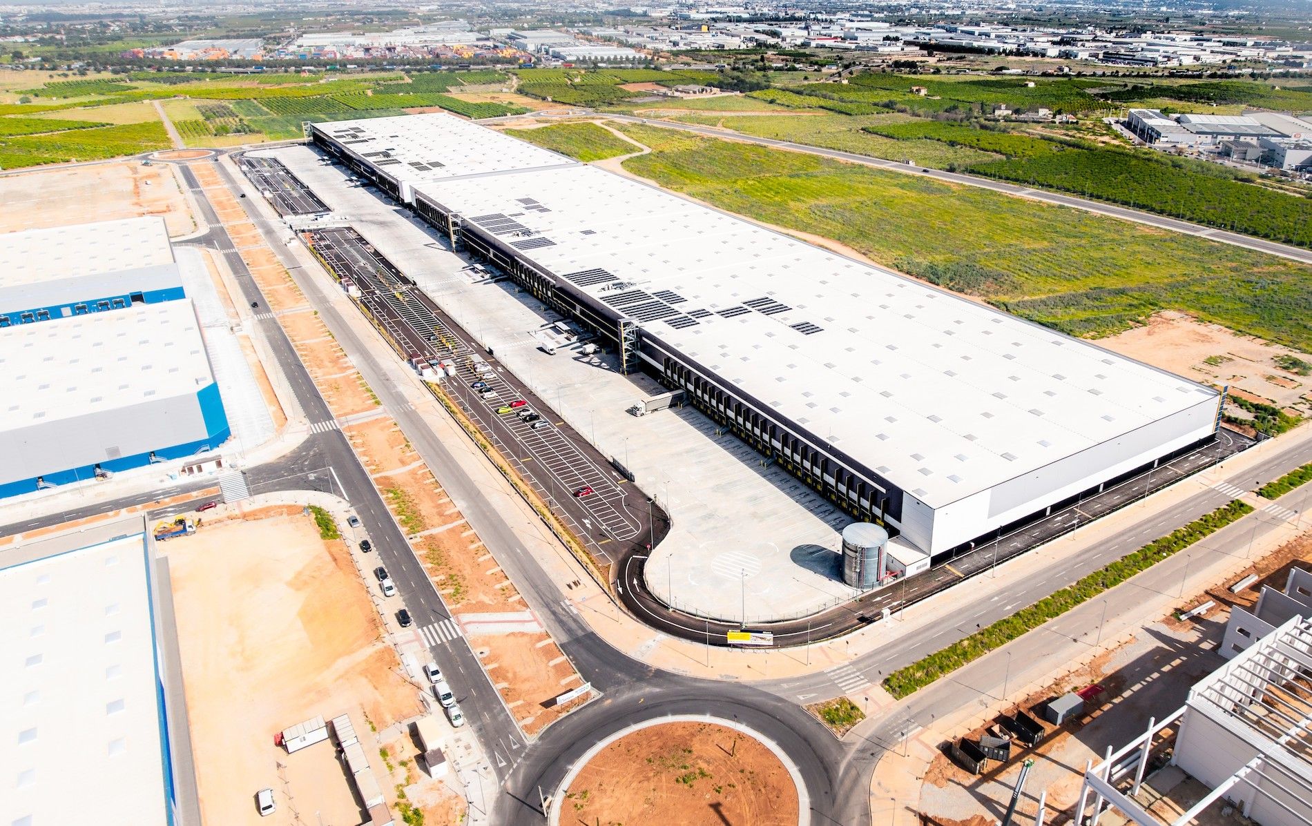 El parque se ubica junto a las autovías A-3 y A-7.