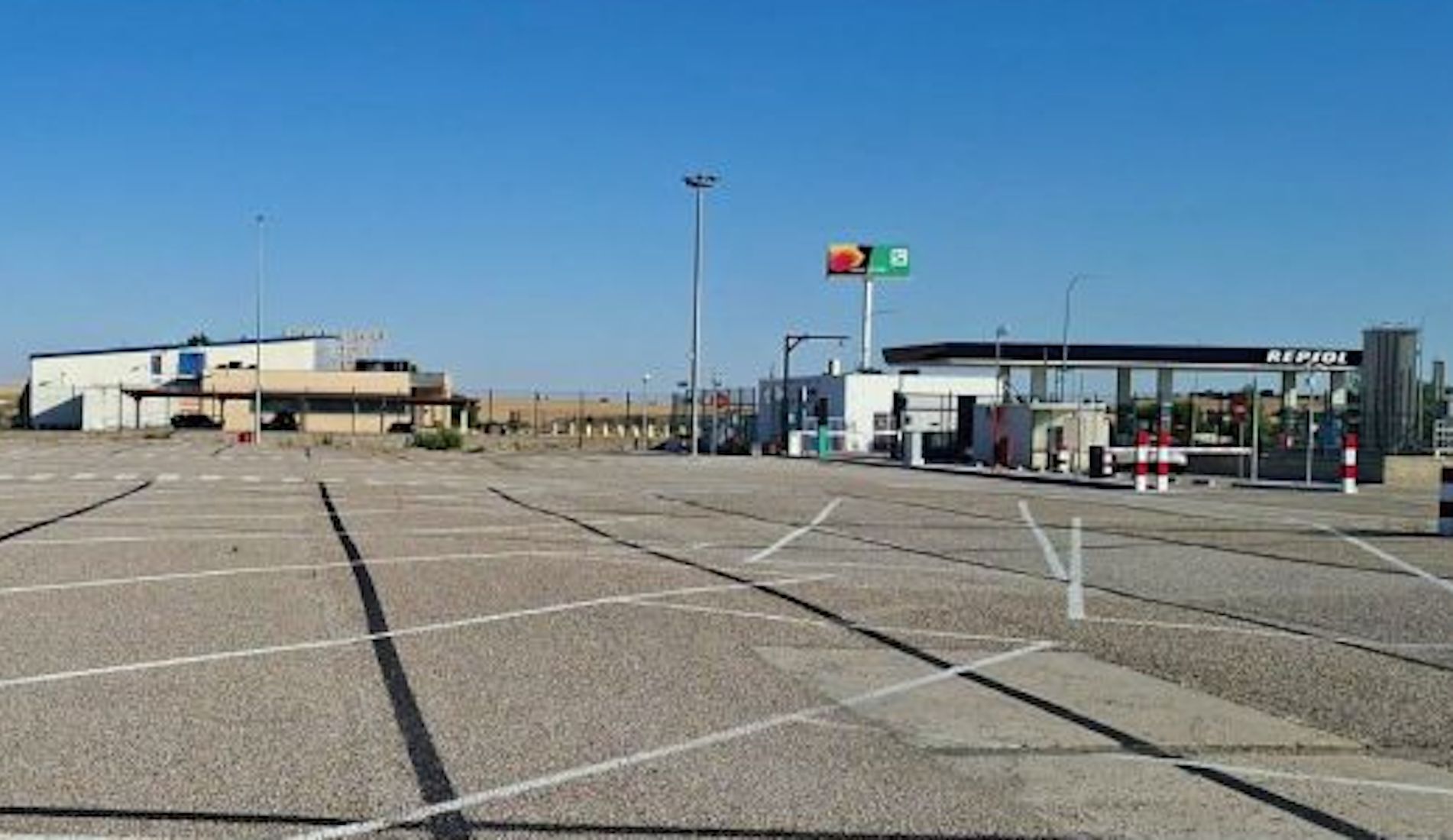 gasolinera aparcamiento seguro Fontioso Burgos