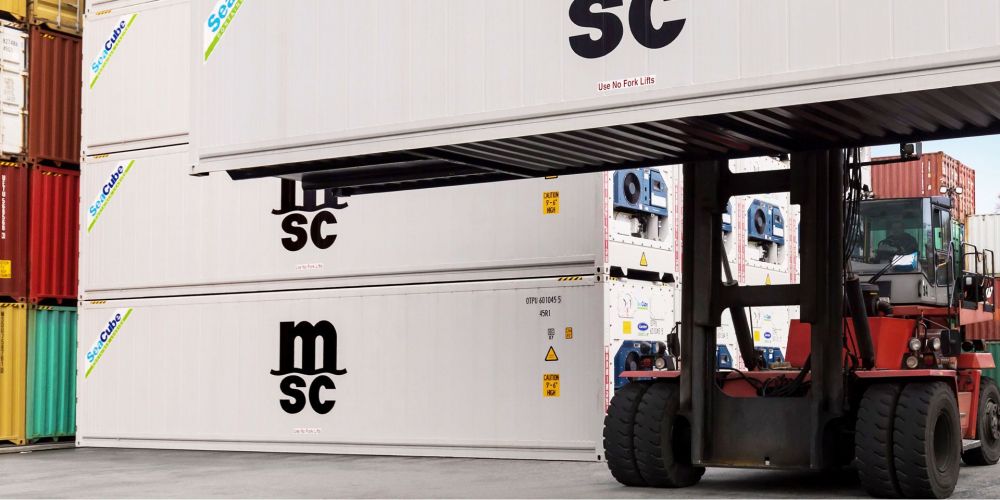 MSC contenedores reefer con Reachstacker MSC contenedores reefer con Reachstacker