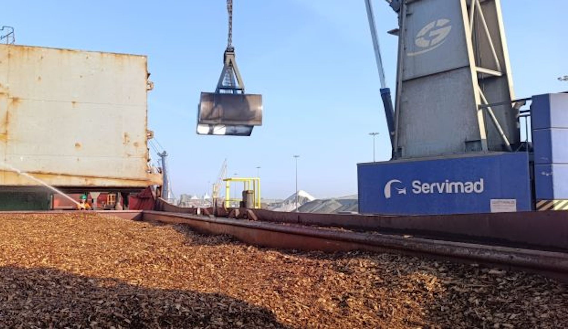 carga biomasa Servimad puerto Huelva carga biomasa Servimad puerto Huelva