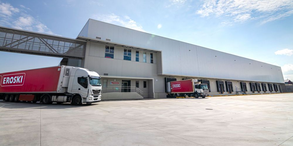 exterior entrada jundiz con camion