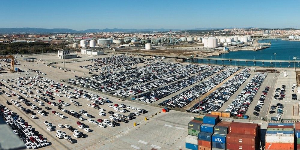 explanada para el almacenamiento de automoviles en el puerto de tarragona