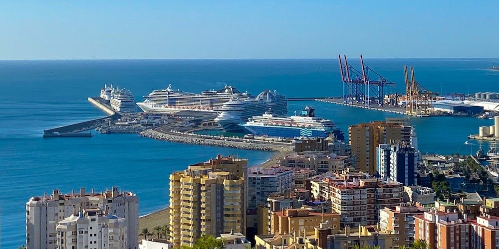 Cinco cruceros en el Puerto de Málaga