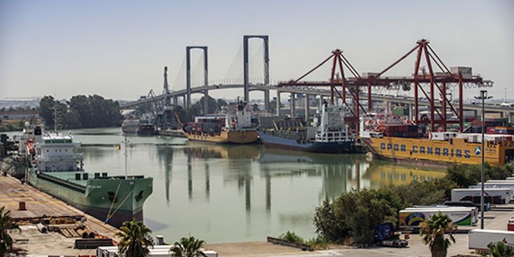 Terminal de contenedores del puerto de Sevilla, darsena del Batan
