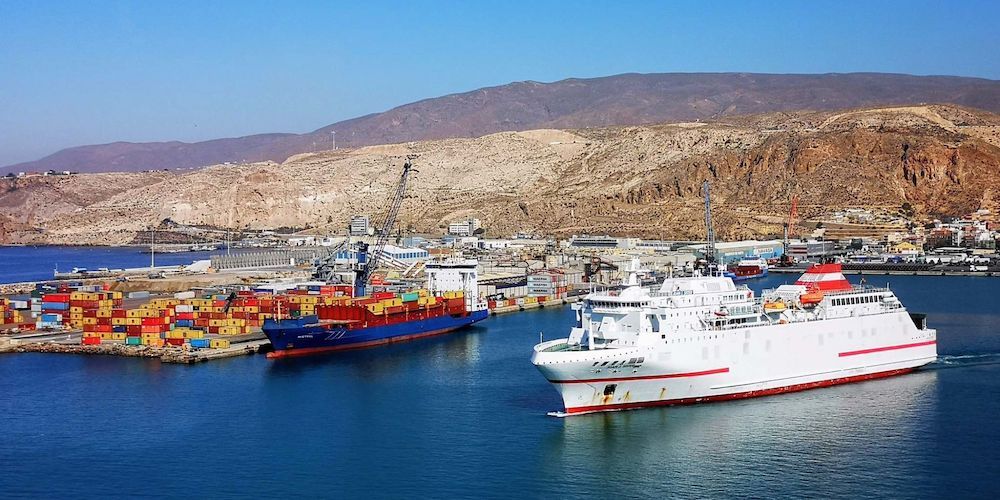 dos-barcos-en-el-puerto-de-almeria