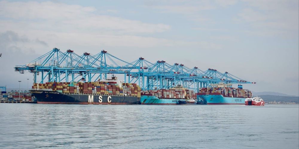 portacontenedores MSC y Maersk en puerto Algeciras operados el domingo 4 de abril para reajustar operativa