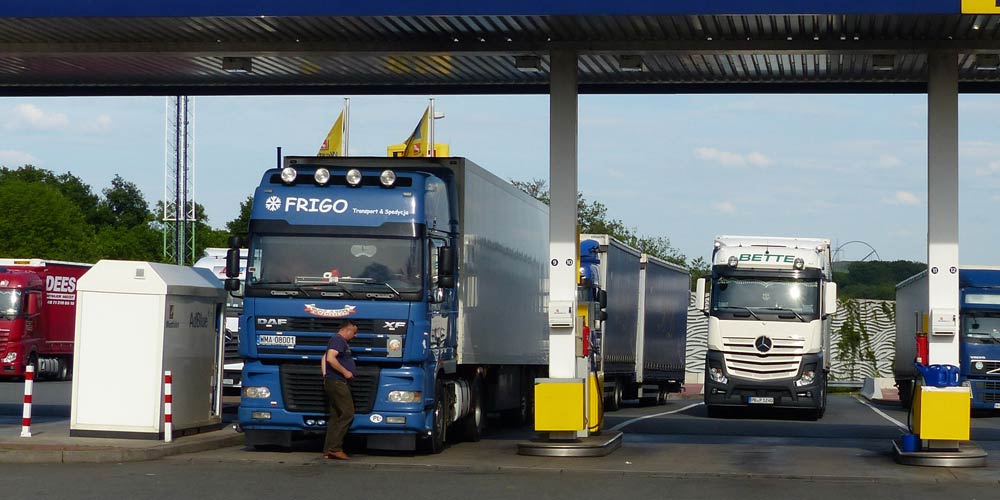gasolinera-Alemania-con-camiones_4