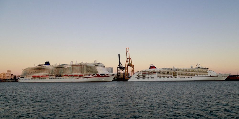 Dos cruceros en el puerto de Cadiz
