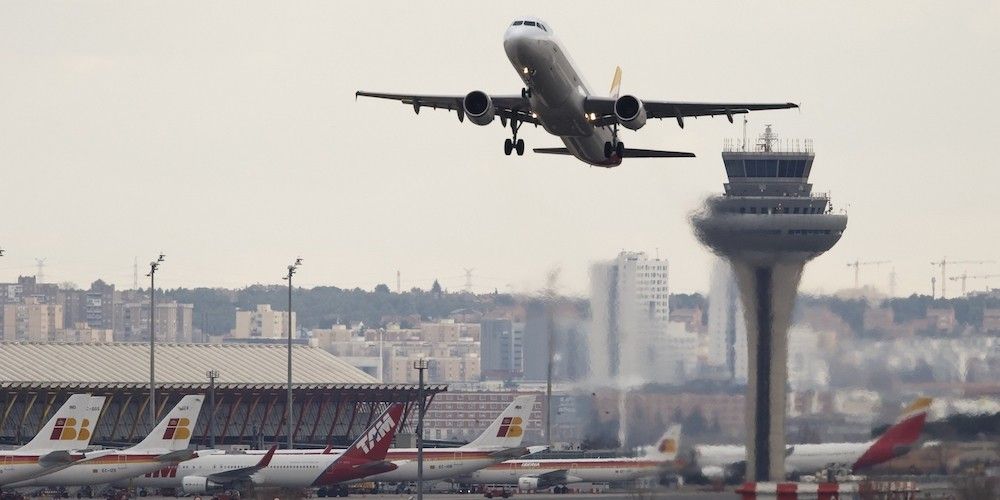 aeropuerto Madrid Barajas avion torre control Aena