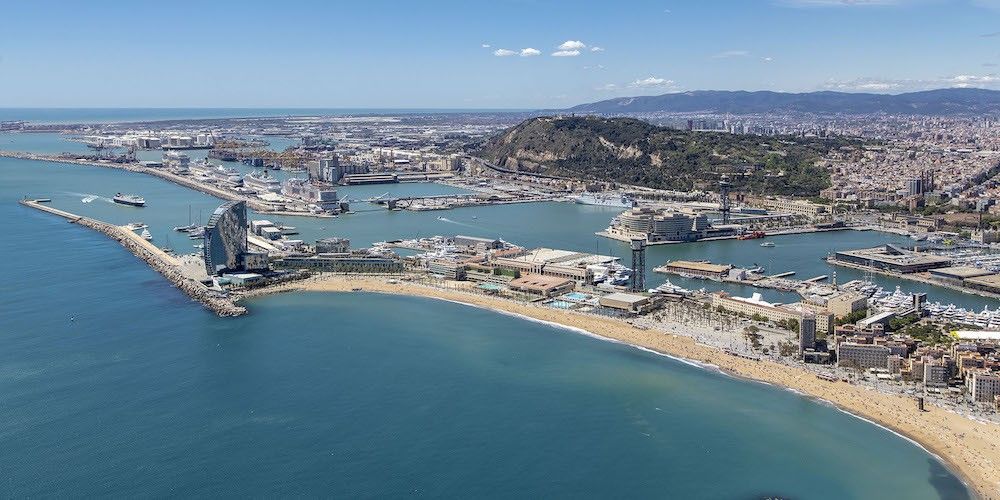 Instalaciones del puerto de Barcelona Instalaciones del puerto de Barcelona
