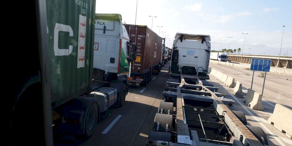 Colas de camiones en el acceso al Puerto de Valencia