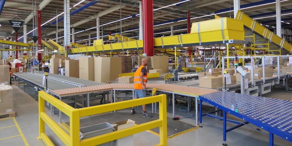 Amazon Illescas trabajador