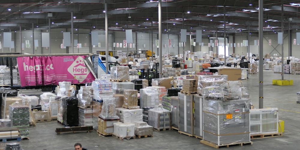 almacen palets paleteria camion carga