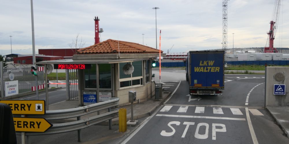 acceso puerto Bilbao Ferry camion LKW Walter