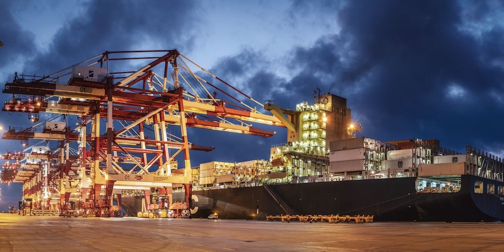 terminal Best puerto Barcelona nocturna