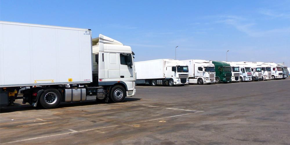 varios-aparcados-de-frente