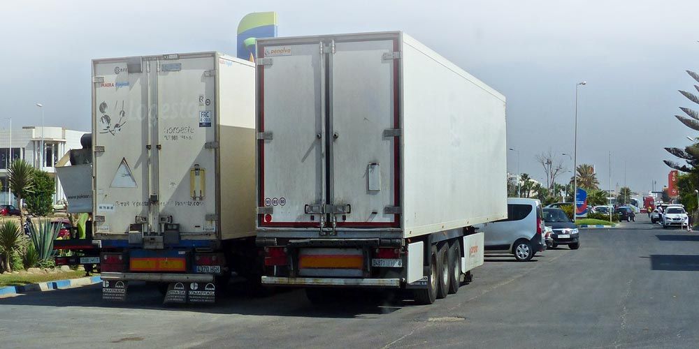 dos-frigos-en-paralelo-aparcados-en-EESS