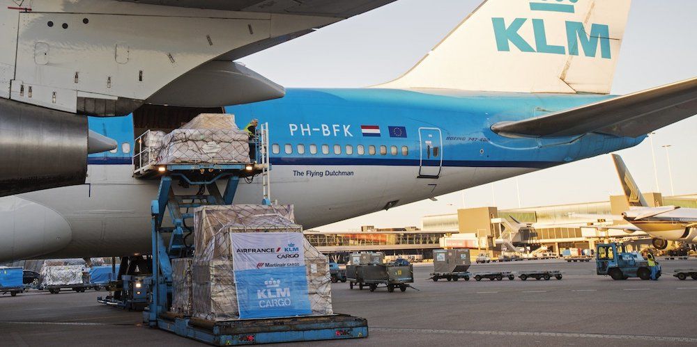 carga de palet aereo en avion carguero de KLM