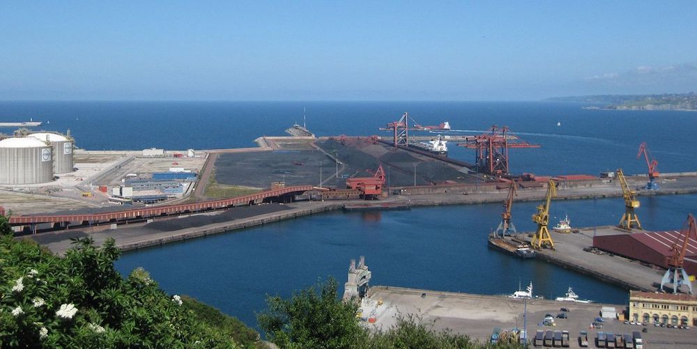 terminal carbon y enagas puerto el musel gijon