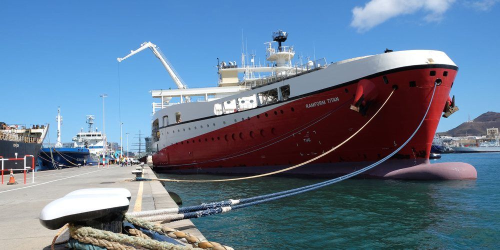 barco-puerto-las-palmas barco-puerto-las-palmas