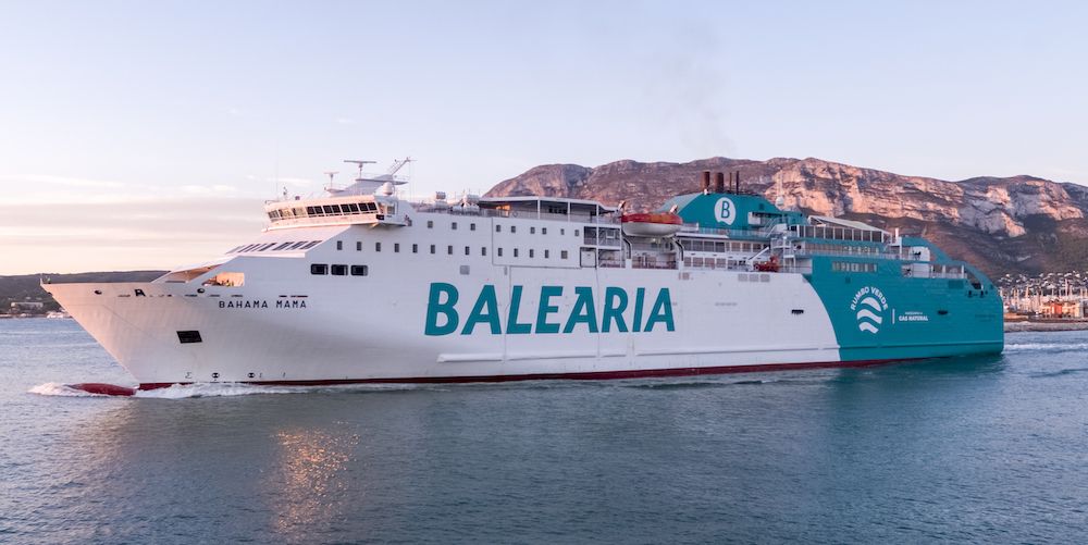 ferry bahama mama balearia navegando fuente balearia